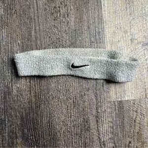Nike Mens Athletic Headband in Light Gray Great for Sports and Physical Activity